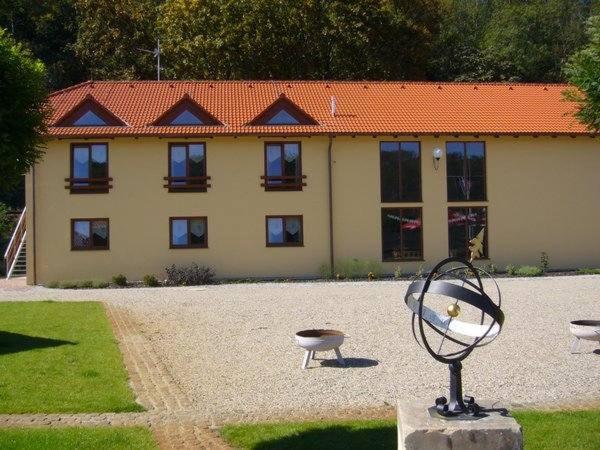 Hotel Marina Vltava Nelahozeves Exterior foto