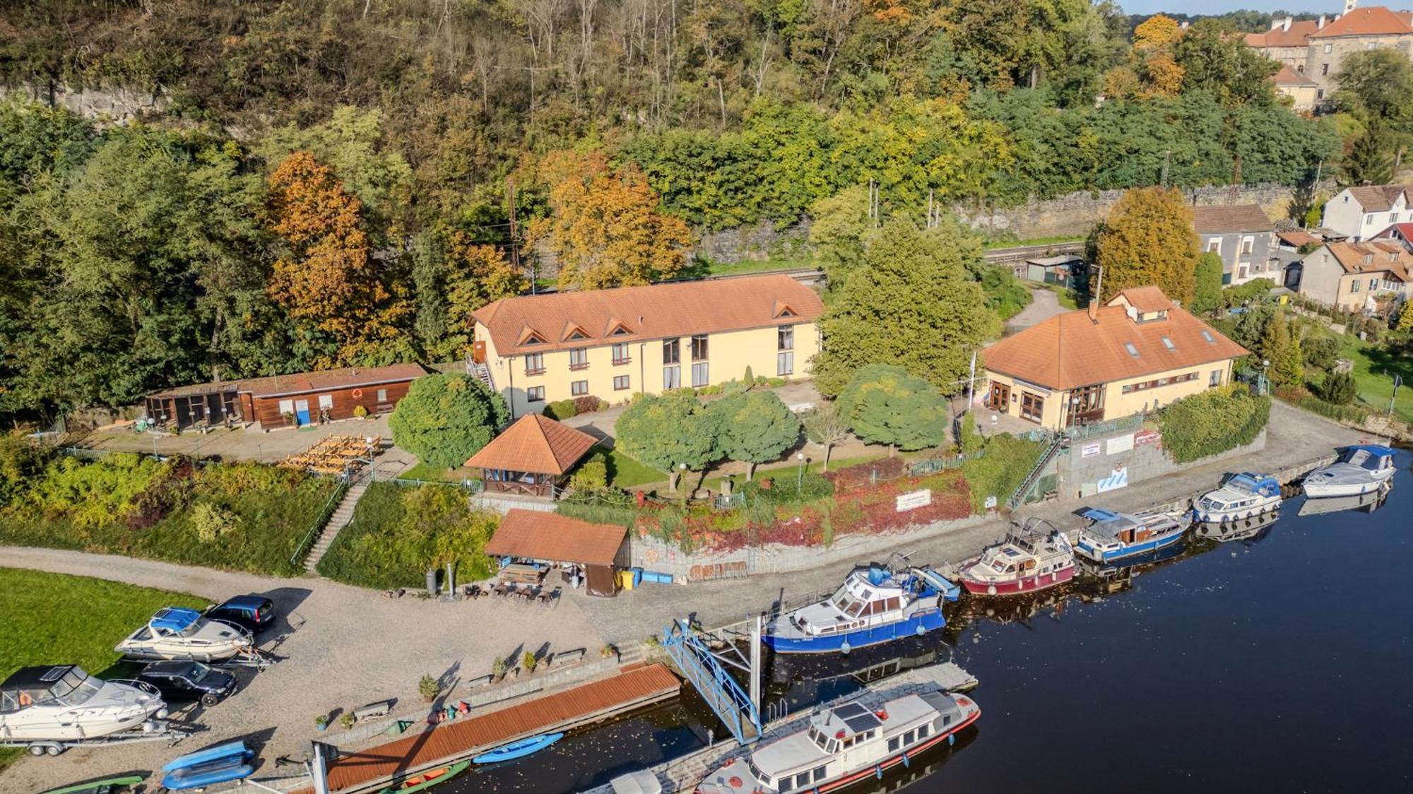 Hotel Marina Vltava Nelahozeves Exterior foto